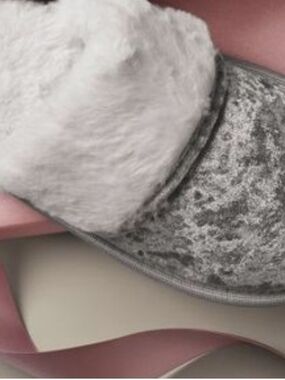 NEW Plush Lined Velvet Slide Slippers in Grey and White Size Medium 7/8